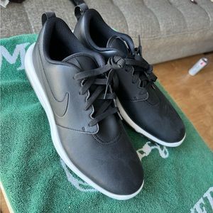 Nike Roshe G Tour Men’s Golf shoes.